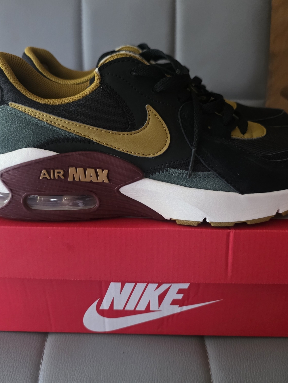Nike Air Max Excee Black/Bronzine-Vintage Green